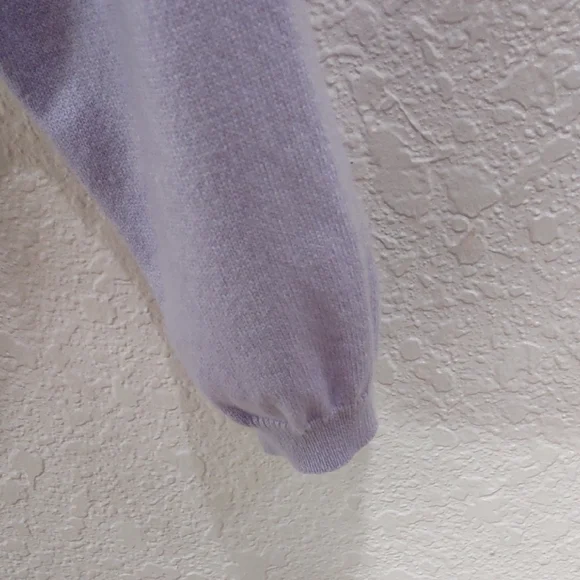 MURANO CASHMERE Men's Lavender V-Neck Sweater - Picture 7 of 17